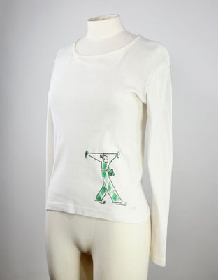 une image représentant une chemise blanche ornée d'un motif vert