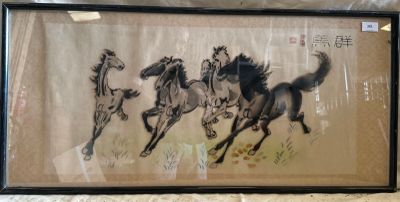 une photo représentant trois chevaux au galop