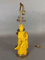 Pied de lampe à décor asiatique (figure de type Guanyin), av…