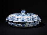 blue and white tureeny dish with lid