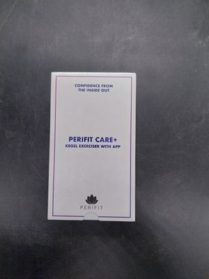 une image représentant un livret posé sur une surface noire, sur fond blanc
