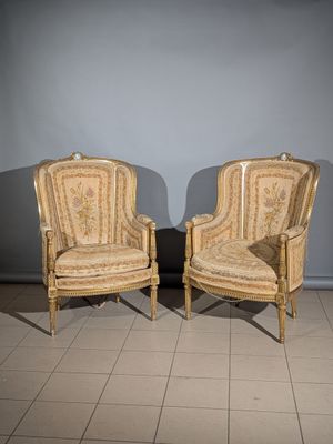 paire de fauteuils de style Louis XVI, dans la veine de Louis XVI