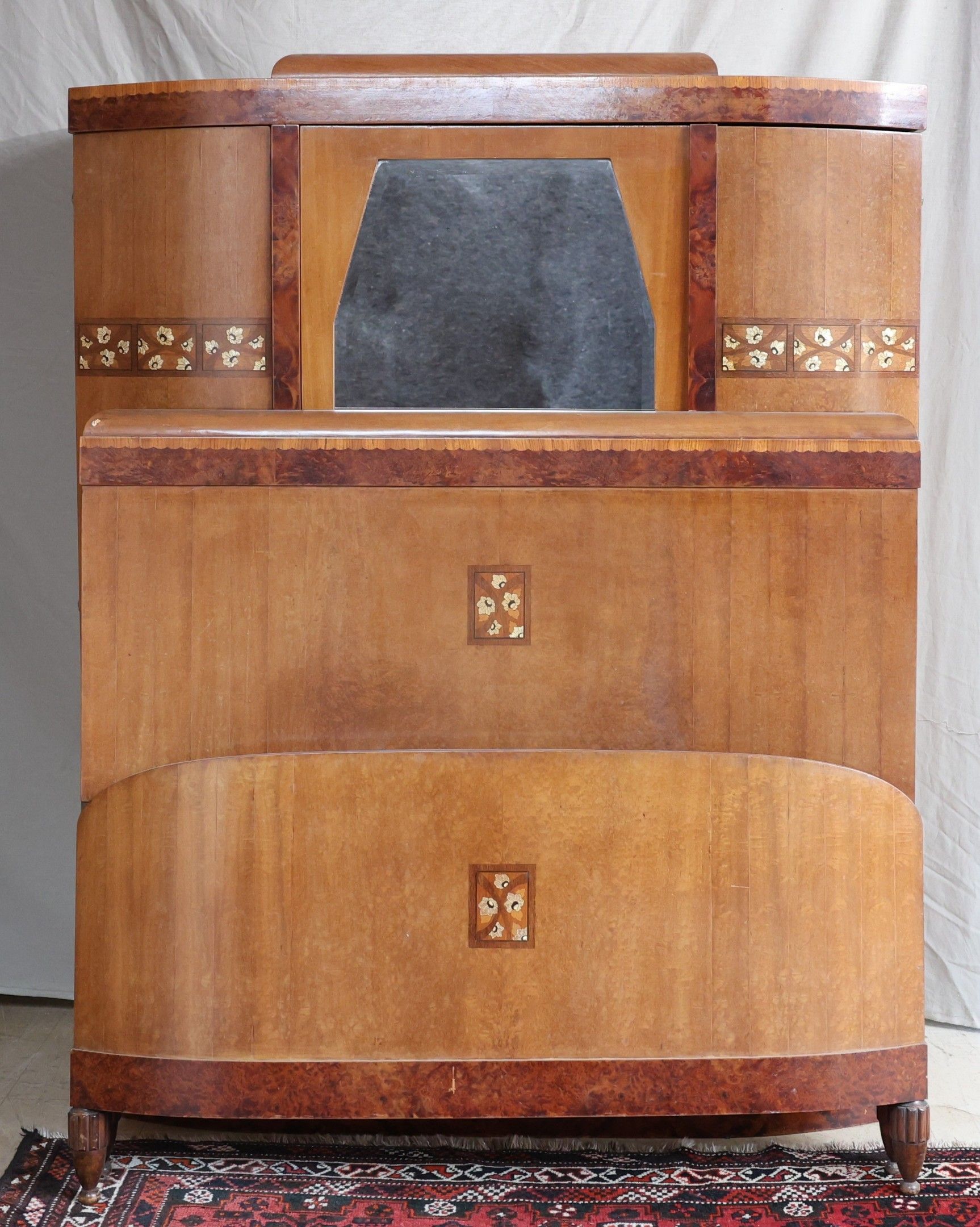 Mobilier de chambre à coucher comprenant une armoire et un b…