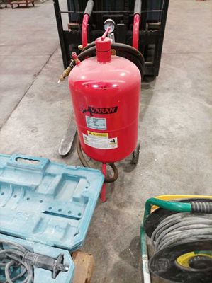 *Ensemble de matériel électroportatif comprenant : un pack d…