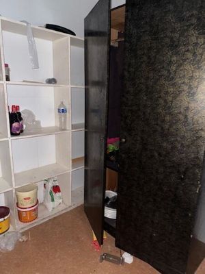 1 armoire en bois laqué noir REF. 44