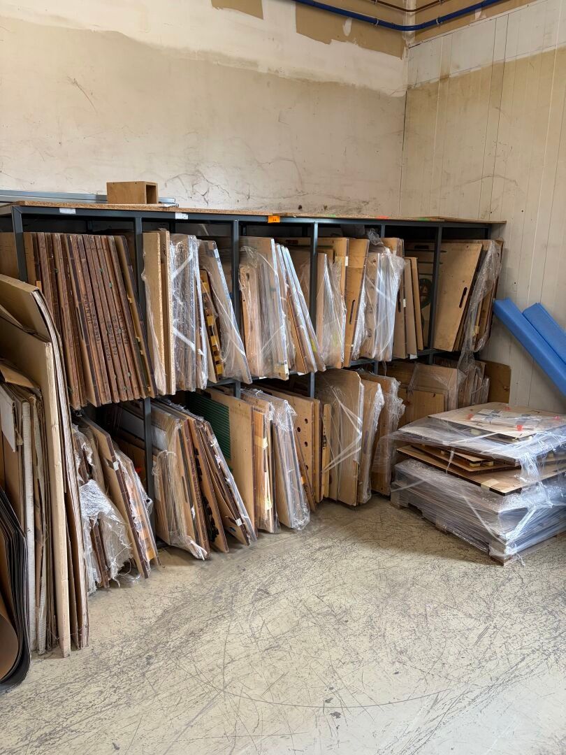 Environ 60 formes de découpe bois et métal avec support méta…