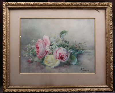 tableau représentant des roses roses et jaunes dans un cadre doré, posé sur une table