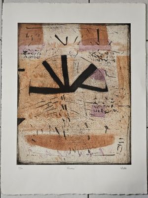 une photo d'une photo d'une horloge accrochée au mur