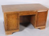 une image représentant un bureau avec un plateau en bois et deux tiroirs