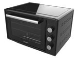 une photo d'un four grille-pain noir posé sur un plan de travail