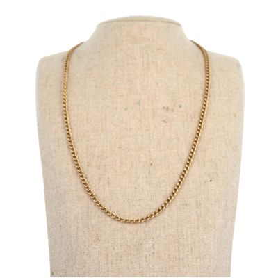 un collier à chaîne en or sur un mannequin mannequin mannequin mannequin mannequin mannequin mannequin mannequin mannequin mannequin
