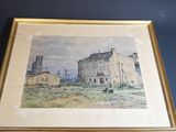 aquarelle encadrée représentant un bâtiment dans un champ, avec une église en arrière-plan