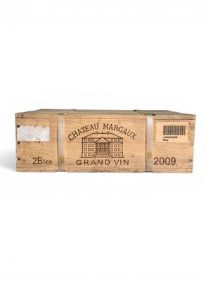 une image représentant une caisse de vin en bois sur fond blanc
