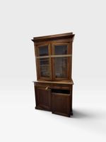 Meuble de bibliothèque à deux corps, en noyer, ouvrant par d…