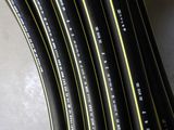 several black and yellow hoses sitting on top of a table