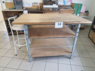 grand plan de travail piètement  métal plateau aggloméré équipé d'étag - Photo 1