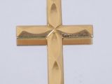 gros plan d'une croix en or sur fond blanc