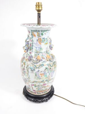 a lamp that is sitting on top of a table