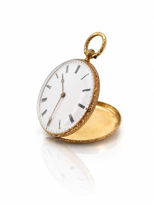 une montre de poche en or avec des chiffres romains