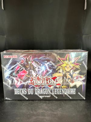 une boîte contenant le jeu de cartes « Deck of the Dragon Legend »