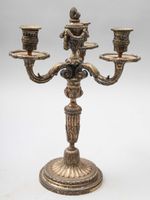 Paire de candélabres en bronze ciselé et argenté à décor de … (photo 4)