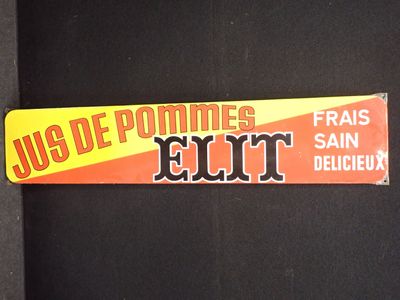un autocollant au dos d'un paquet de cigarettes