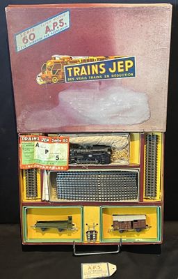 une boîte contenant un circuit de train