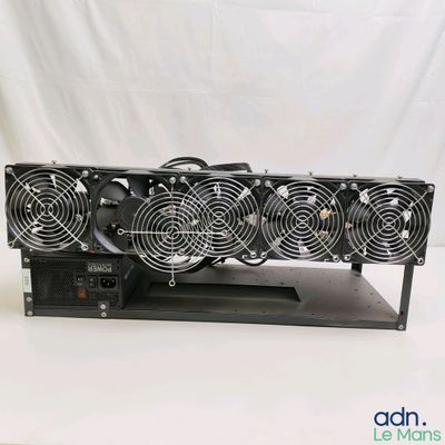 une photo montrant un groupe de ventilateurs posés sur une table