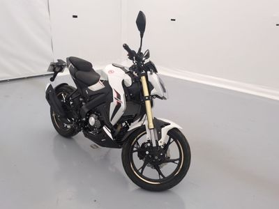 une moto blanche et noire garée dans une pièce
