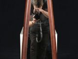 quelqu'un se prend en photo dans un miroir avec un appareil photo