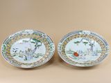 paire d'assiettes de la famille chinoise avec oiseaux et fleurs