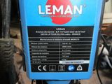 une machine bleue qui se trouve dans le garage