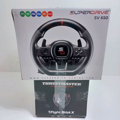 Lot de 2 Volants avec joystick - Non testé - Très bon état -…