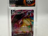 gros plan d'une carte pokemon dans un étui en plastique