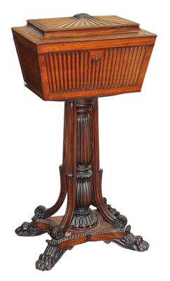 une image représentant une table en bois avec un plateau en bois sur fond blanc