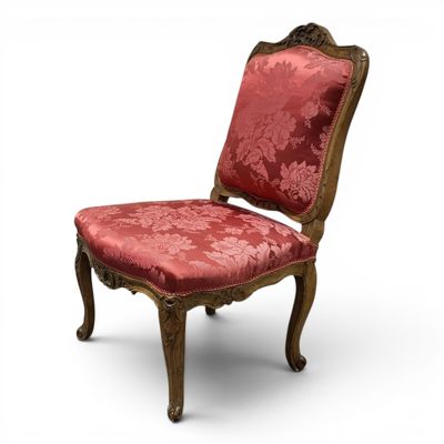 une chaise rouge avec une assise rembourrée rouge sur fond blanc