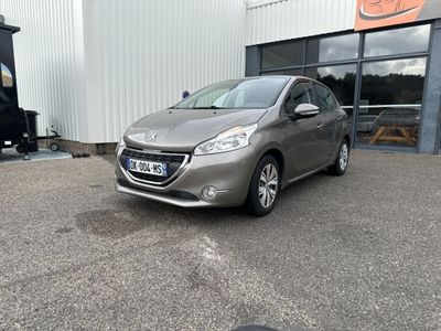 a grey car is parked in front of a building