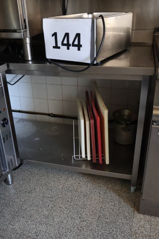 Table inox tablette inférieure. L : 160 cm