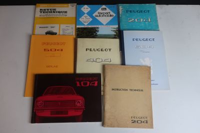 un grand nombre de livres posés sur une table