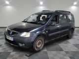 la photo d'une camionnette bleue garée dans un garage