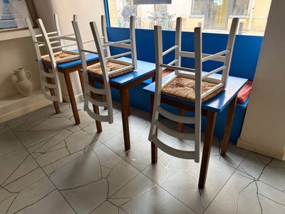 VENDU SUR DESIGNATION. 1 ensemble de mobilier de restauratio… - Photo 1