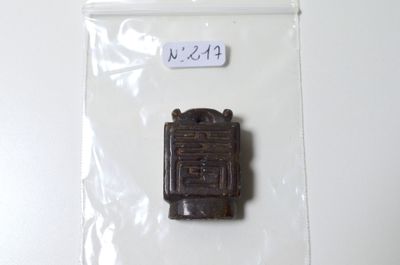 un petit morceau de chocolat qui se trouve dans un sachet