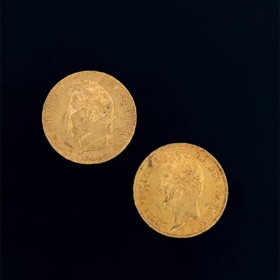 deux pièces d'or, dont l'une représente la tête d'une femme et l'autre celle d'un homme