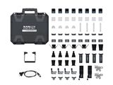 un gros plan sur un kit comprenant un appareil photo et d'autres accessoires