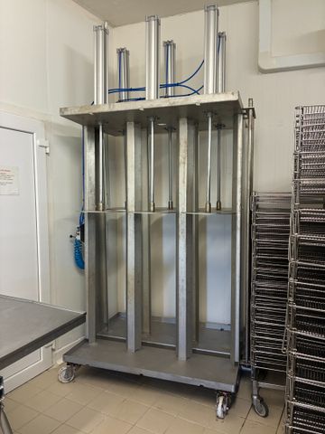 Presse à fromage tout inox mobile capacité 6
