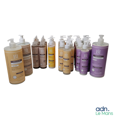 de nombreux types de savons et de lotions pour les mains sur un fond blanc