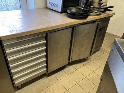 TOUR réfrigéré CORECO en inox, plateau marbre, 2 portes et 7…