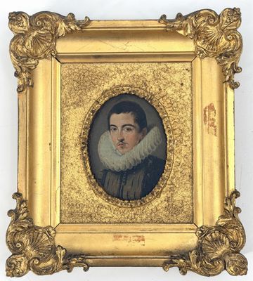 portrait d'un homme dans un cadre doré, portant un col à volants blancs