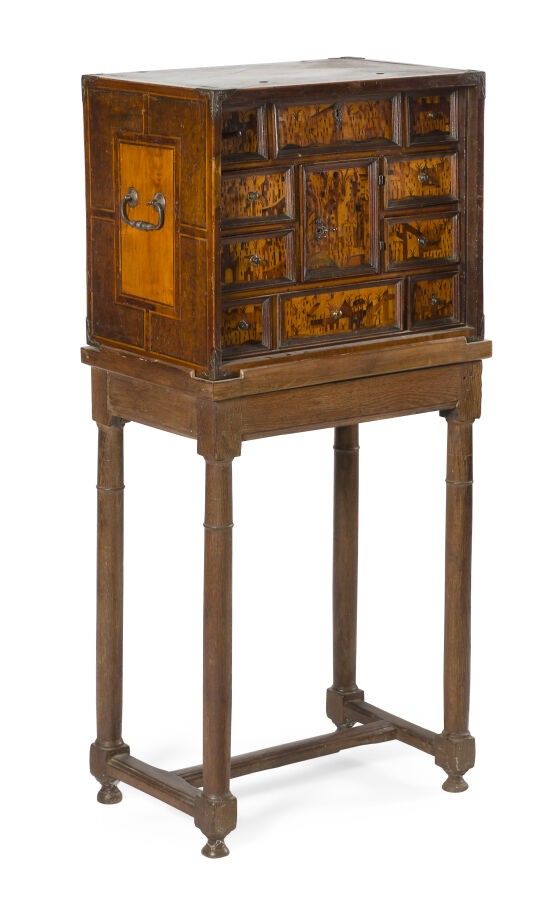 CABINET EN MARQUETERIE