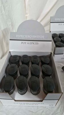 Lot de pots à épices ( neuf)